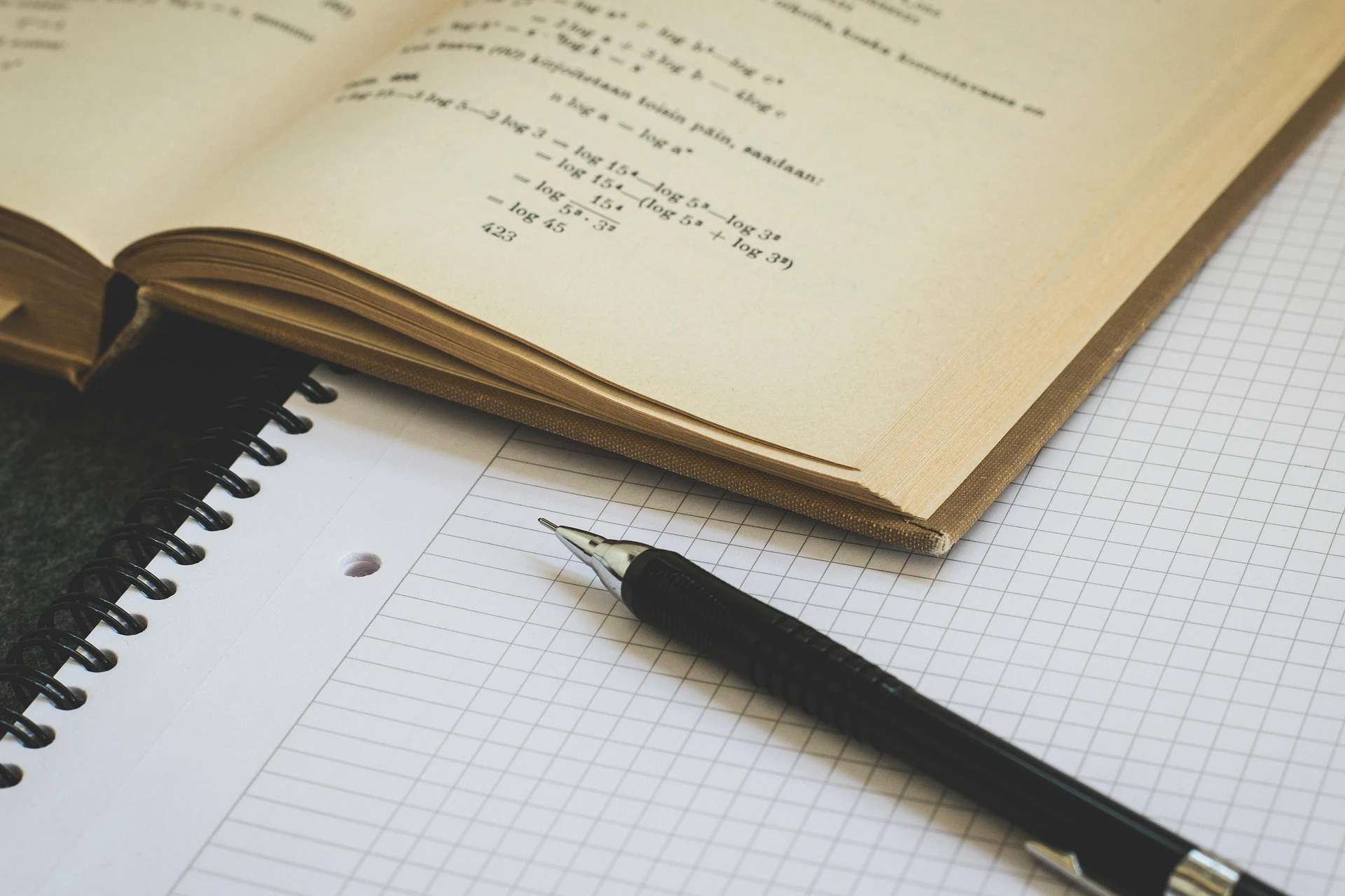 Proyectos y Estudios